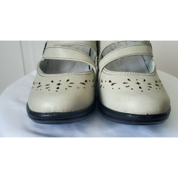 Easy Spirit Women's Light Gray Clog Mule 9.5 M Faux Leather Uppers Cushion soles - Picture 2 of 7